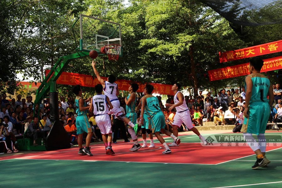 记者：下个月刘祝润就要当爸爸了，孩子会在大连出生