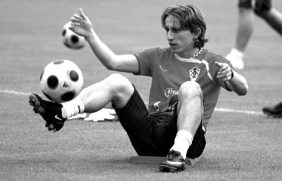 恐怖效率，哈兰德本赛季俱乐部+国家队19场已打入30球