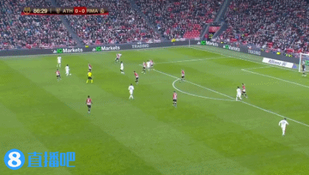 欧冠进球榜更新：莱万连续进球,